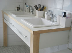 Waschtisch mit Spiegel und Ablagen - BCS M&ouml;belwerkst&auml;tten