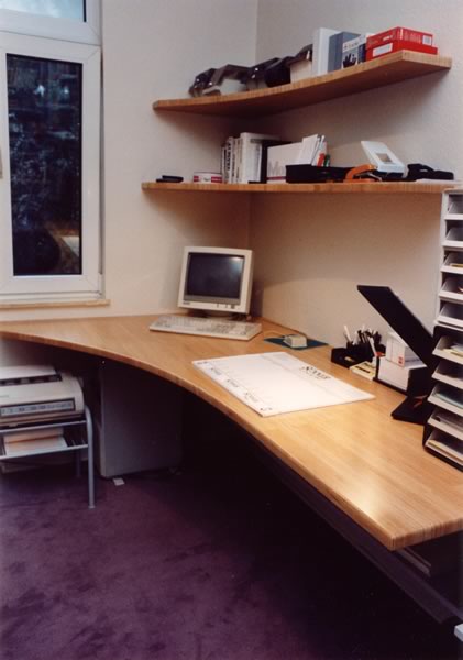 Vergr&ouml;&szlig;erte Ansicht des Arbeitsplatzes  - BCS M&ouml;belwerkst&auml;tten - Zur&uuml;ck = Klick auf das Bild!