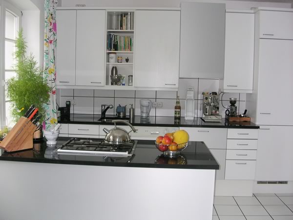 Vergr&ouml;&szlig;erte Ansicht der K&uuml;che von BCS M&ouml;belwerkst&auml;tten - Zur&uuml;ck = Klick auf das Bild!