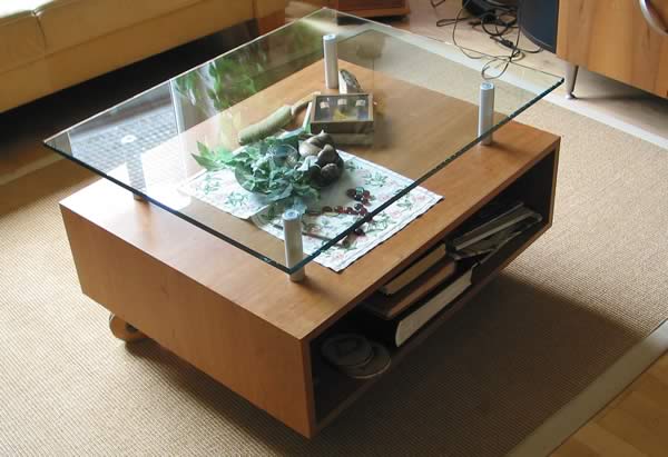 Vergr&ouml;&szlig;erte Ansicht des Wohnzimmertischs von BCS M&ouml;belwerkst&auml;tten - Zur&uuml;ck = Klick auf das Bild!