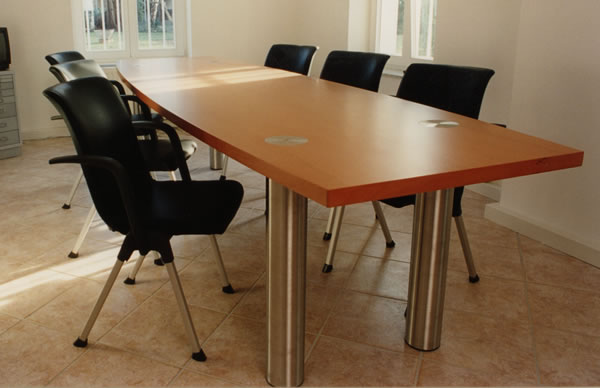 Vergr&ouml;&szlig;erte Ansicht des Besprechungstischs von BCS M&ouml;belwerkst&auml;tten - Zur&uuml;ck = Klick auf das Bild!